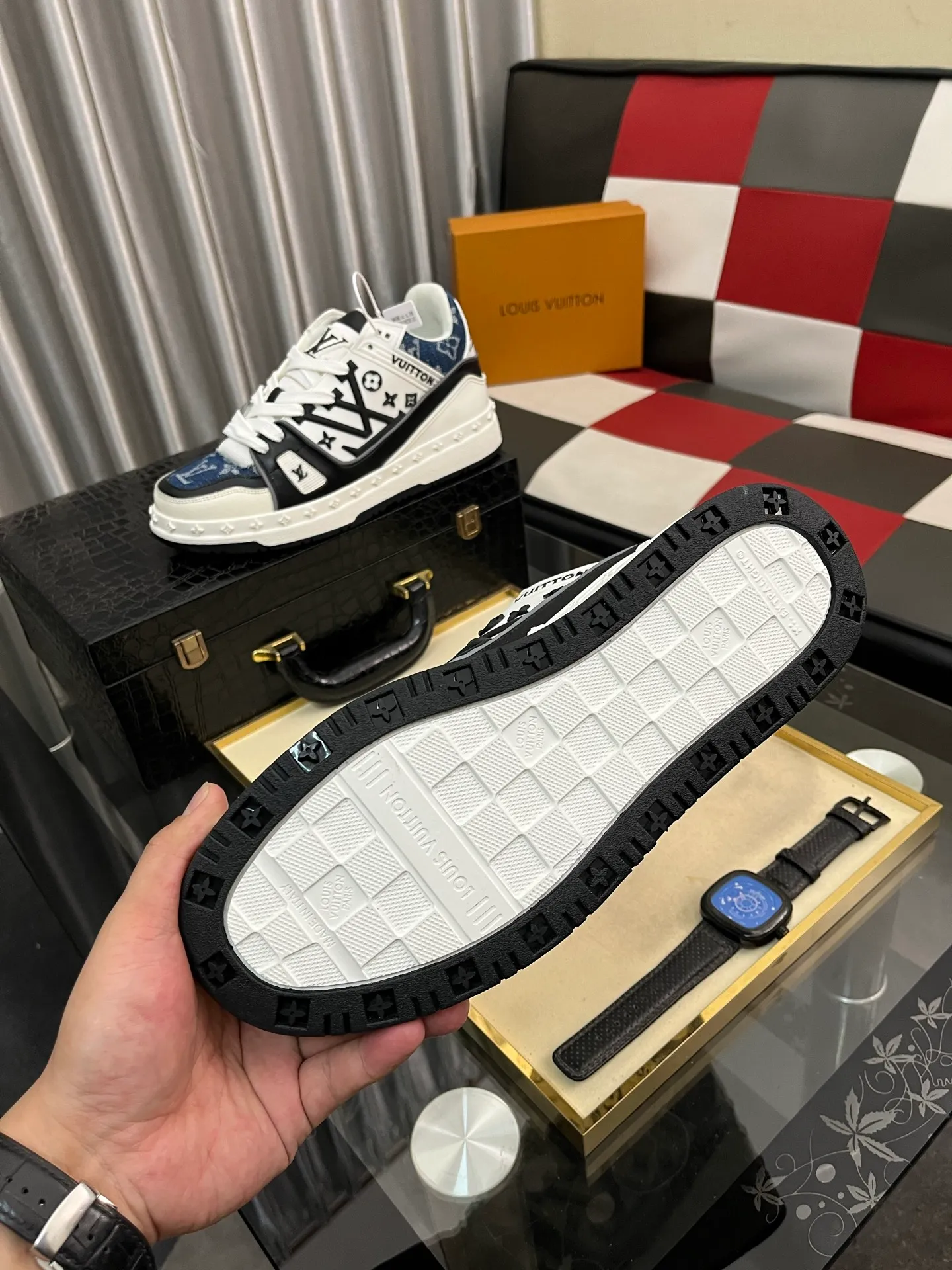 Men's men's shoes 💰620⌚️⌚️ Comes with full packaging "Loui* Vuitto*" LV's new Gaobang sports and casual shoes. Imported first-layer cowhide ➕ Imported sheepskin lining is high-end and comfortable, and the original outsole is light and wear-resistant! Purely handmade, details determine quality! Size 38-442️⃣Colors available